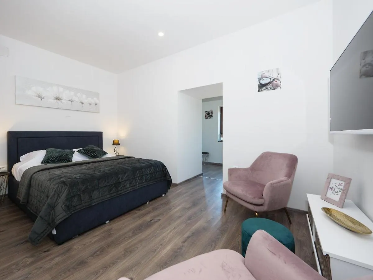 Arena Delight Studio Apartments Pula