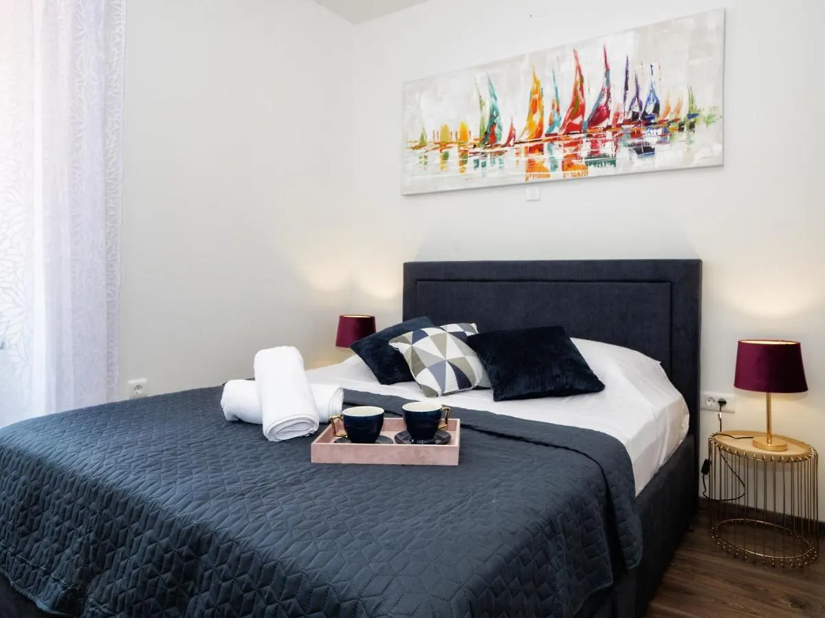 Arena Delight Studio Apartments Pola 0*,